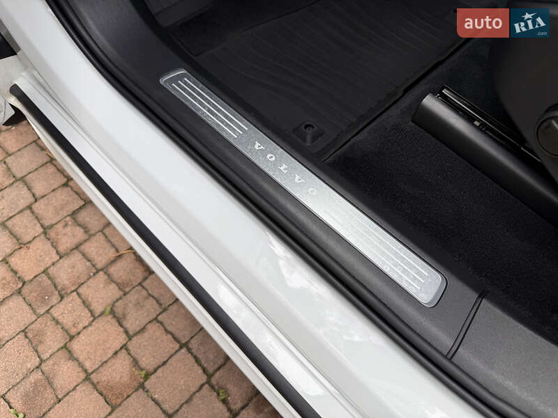 Внедорожник / Кроссовер Volvo XC90 2020 в Киеве фото 89 Внедорожник / Кроссовер Volvo XC90 2020 в Киеве