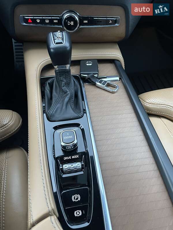 Позашляховик / Кросовер Volvo XC90 2015 в Києві