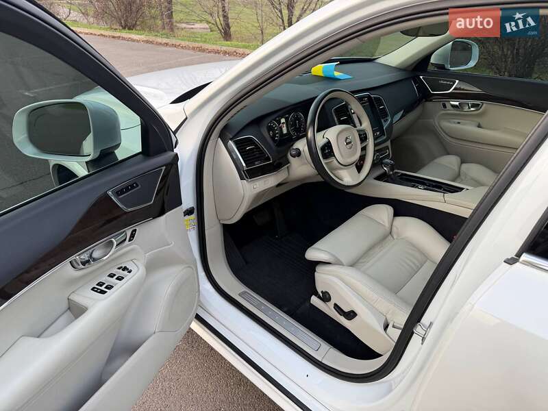 Внедорожник / Кроссовер Volvo XC90 2016 в Кривом Роге