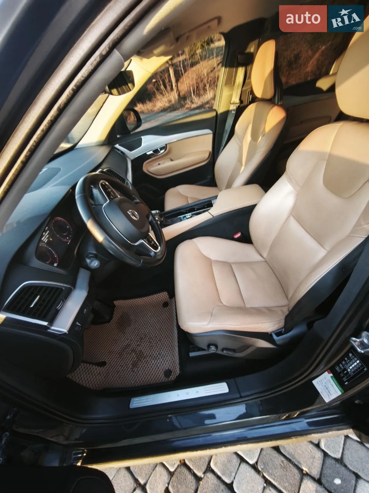 Volvo XC90 2016 VIN YV1LFA8BDG1090902 фото оголошення 2 з 15