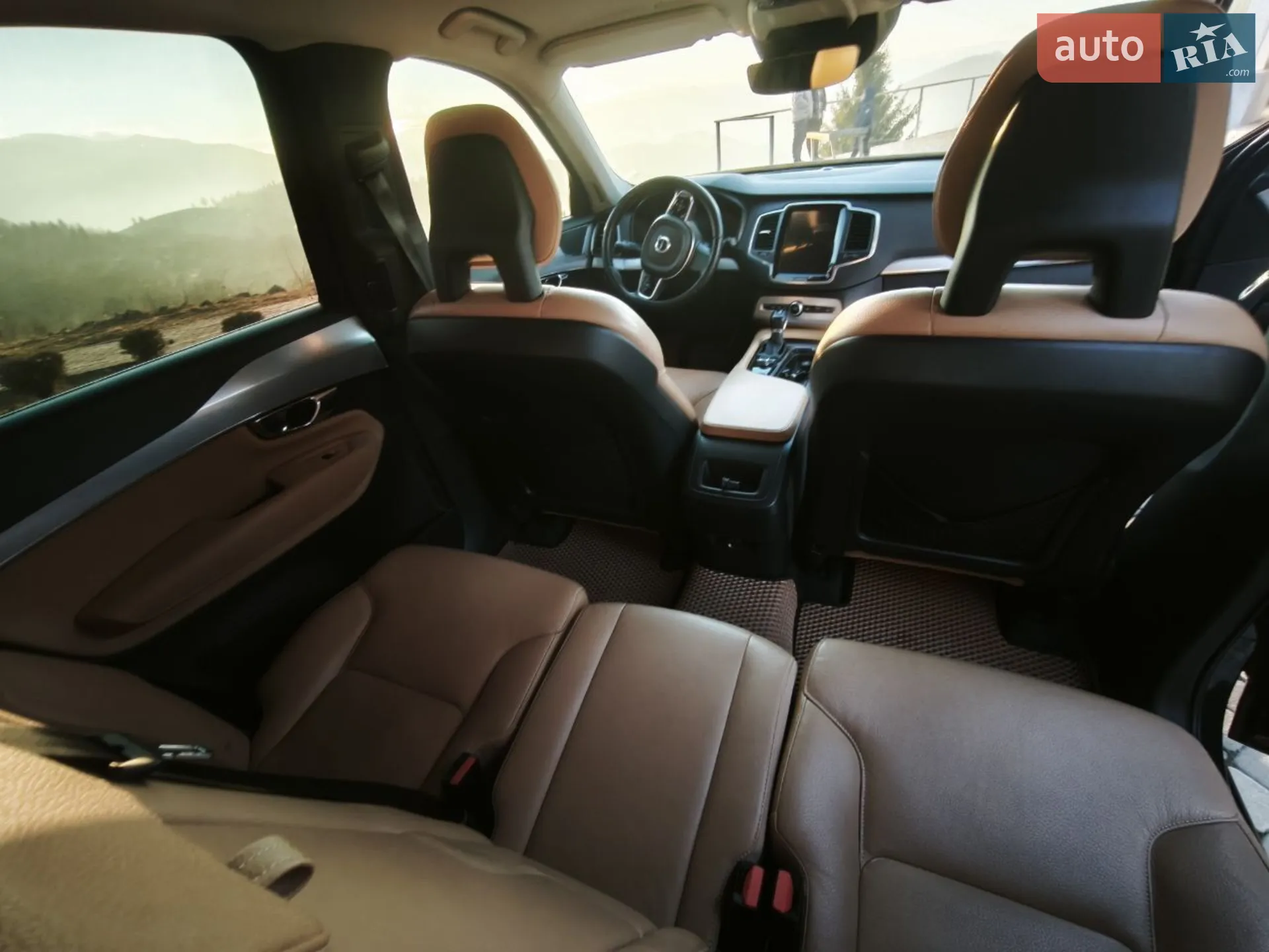Volvo XC90 2016 VIN YV1LFA8BDG1090902 фото оголошення 8 з 15