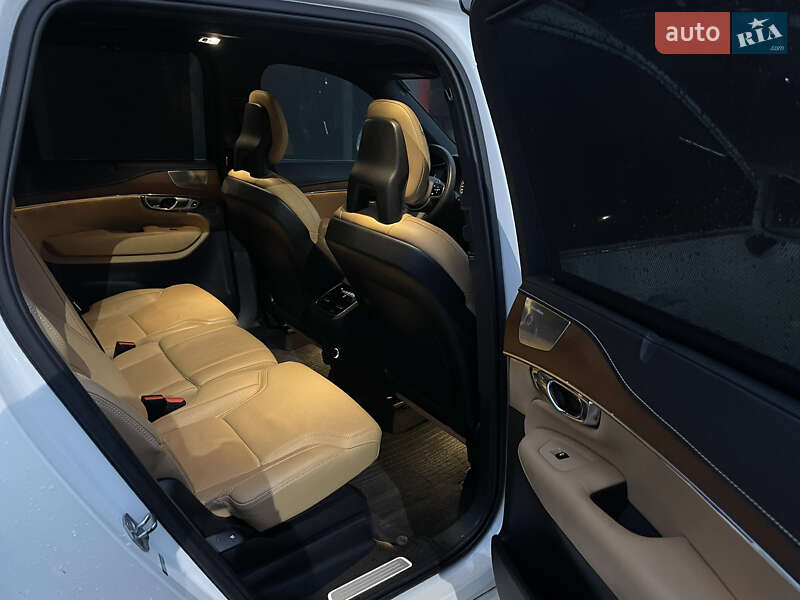 Внедорожник / Кроссовер Volvo XC90 2017 в Полонном