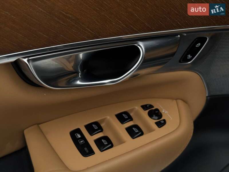 Внедорожник / Кроссовер Volvo XC90 2018 в Ровно