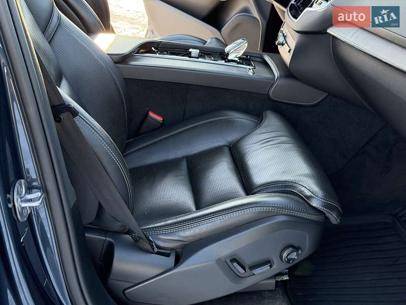 Внедорожник / Кроссовер Volvo XC90 2022 в Киеве