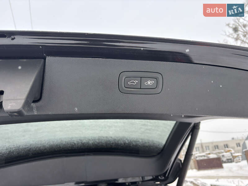 Внедорожник / Кроссовер Volvo XC90 2017 в Киеве