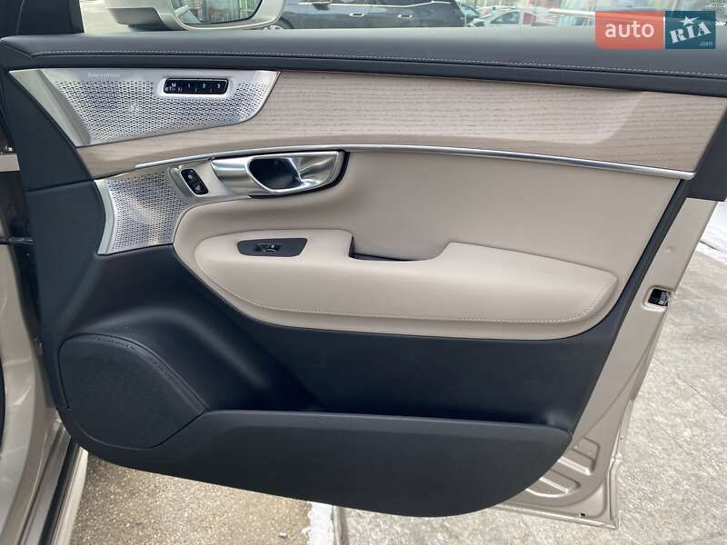 Внедорожник / Кроссовер Volvo XC90 2024 в Киеве