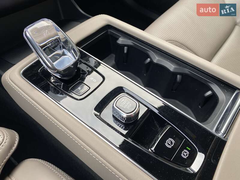 Внедорожник / Кроссовер Volvo XC90 2024 в Киеве