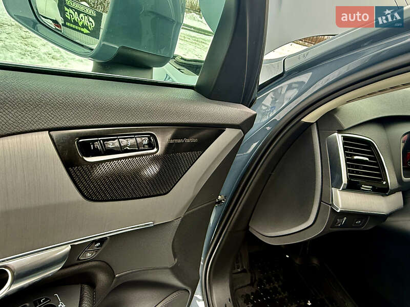 Внедорожник / Кроссовер Volvo XC90 2019 в Киеве