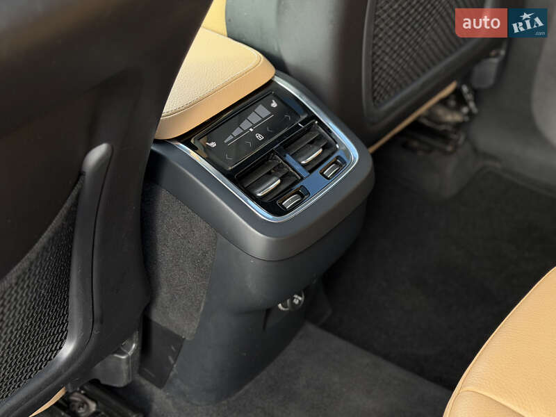 Внедорожник / Кроссовер Volvo XC90 2018 в Шептицькому