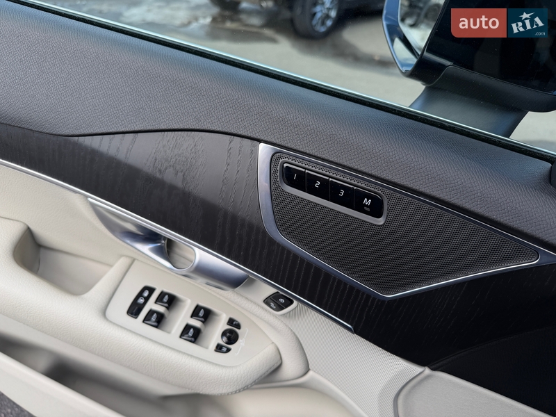 Внедорожник / Кроссовер Volvo XC90 2019 в Киеве
