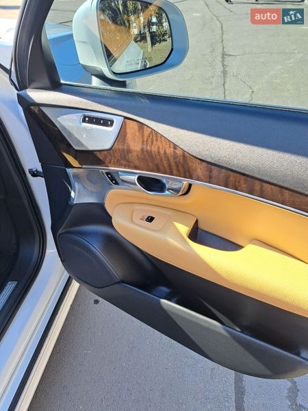 Внедорожник / Кроссовер Volvo XC90 2016 в Тернополе