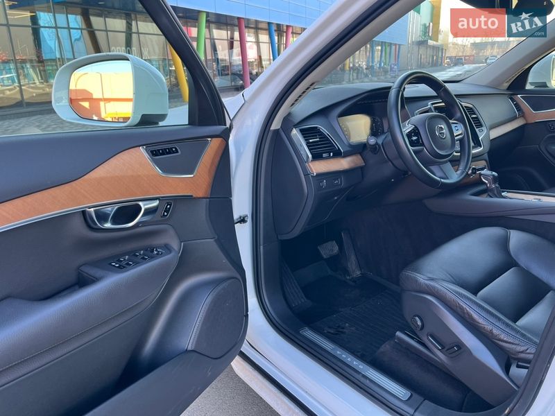 Внедорожник / Кроссовер Volvo XC90 2021 в Киеве