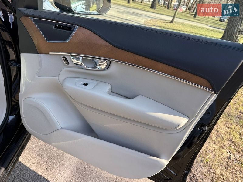 Внедорожник / Кроссовер Volvo XC90 2015 в Шостке