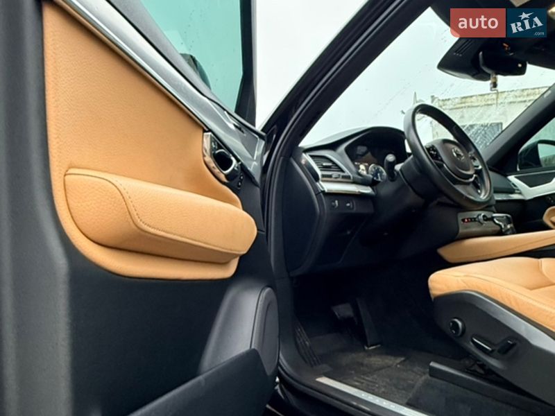 Позашляховик / Кросовер Volvo XC90 2017 в Вараші