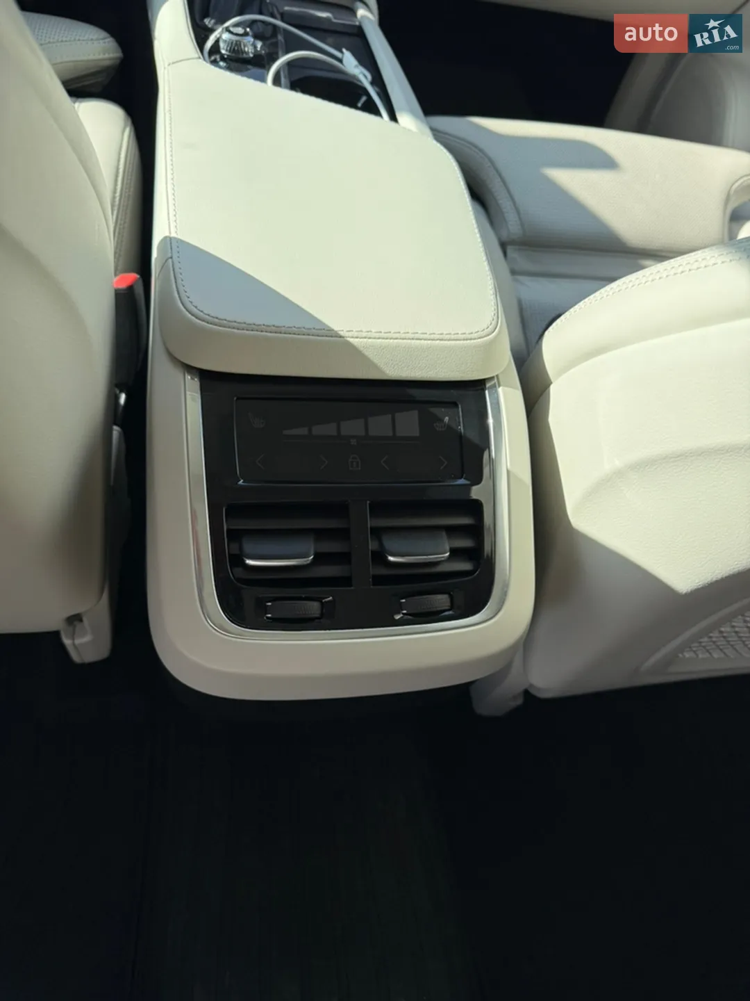 2021 Volvo XC90 - мініатюра 11