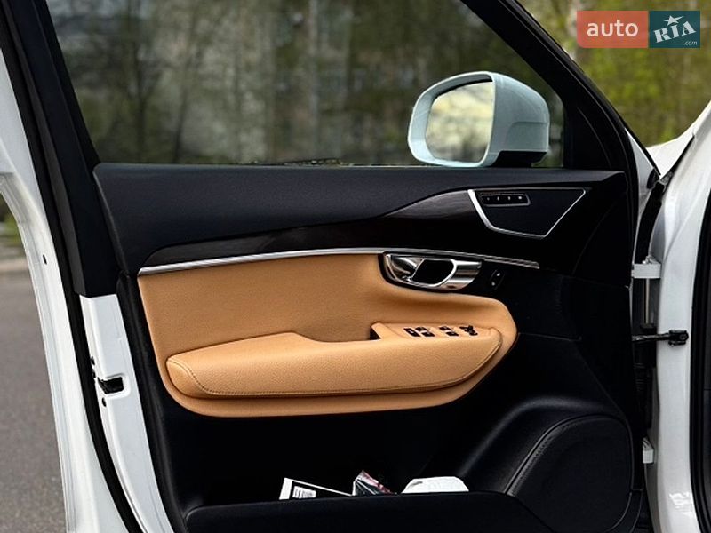 Внедорожник / Кроссовер Volvo XC90 2015 в Черновцах