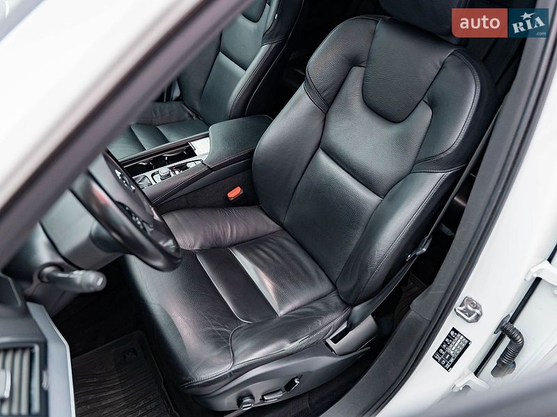 Внедорожник / Кроссовер Volvo XC90 2019 в Киеве