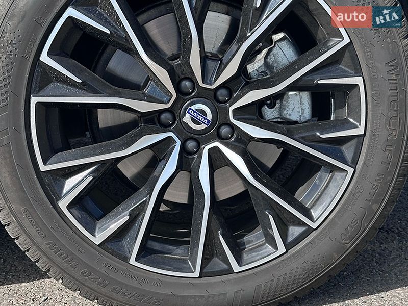 Внедорожник / Кроссовер Volvo XC90 2025 в Киеве