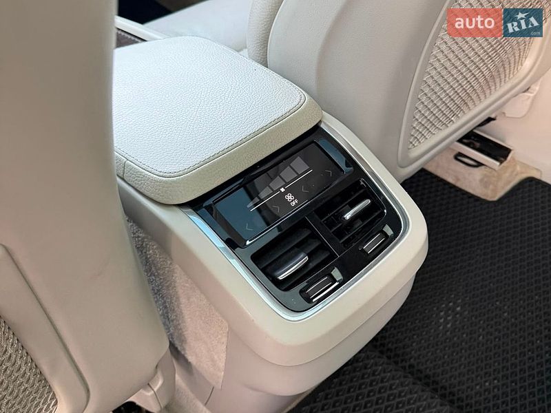 Внедорожник / Кроссовер Volvo XC90 2015 в Ивано-Франковске