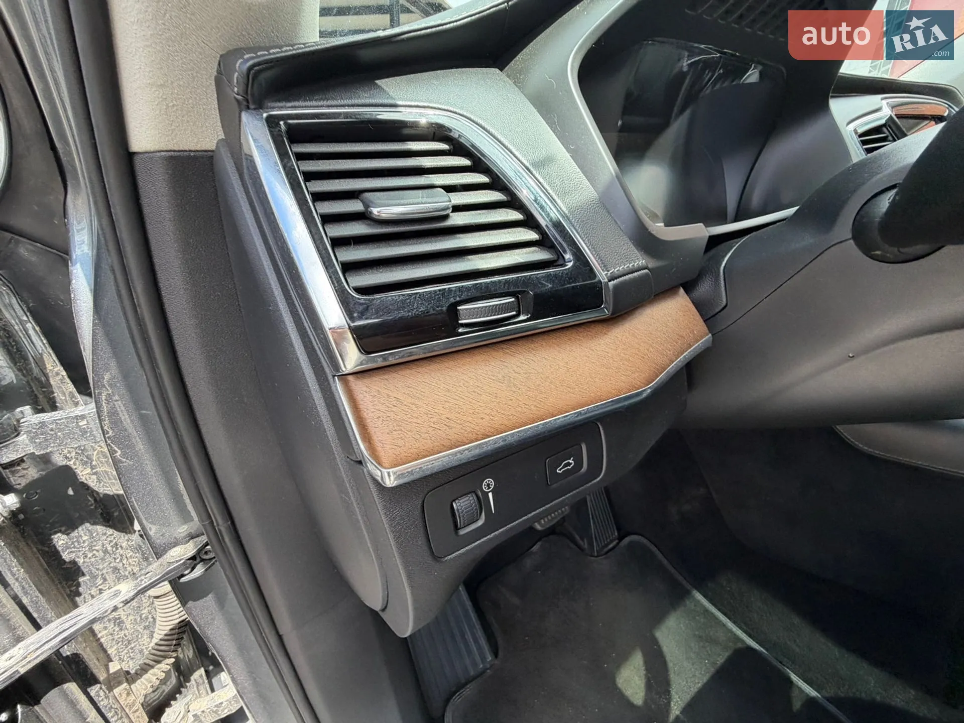 Volvo XC90 2016 VIN YV4A22PL8H1150208 фото оголошення 25 з 47