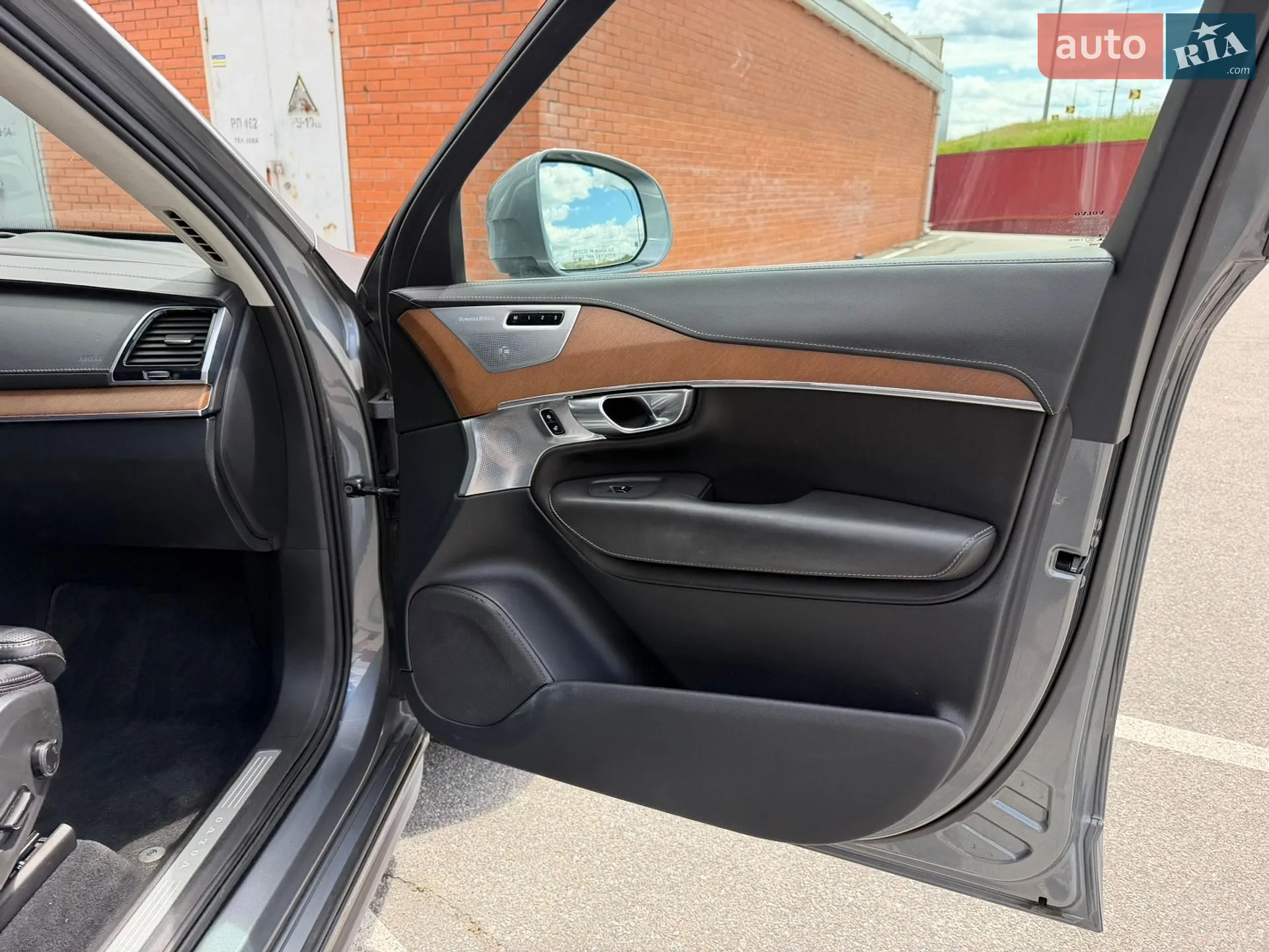 Volvo XC90 2016 VIN YV4A22PL8H1150208 фото оголошення 42 з 47