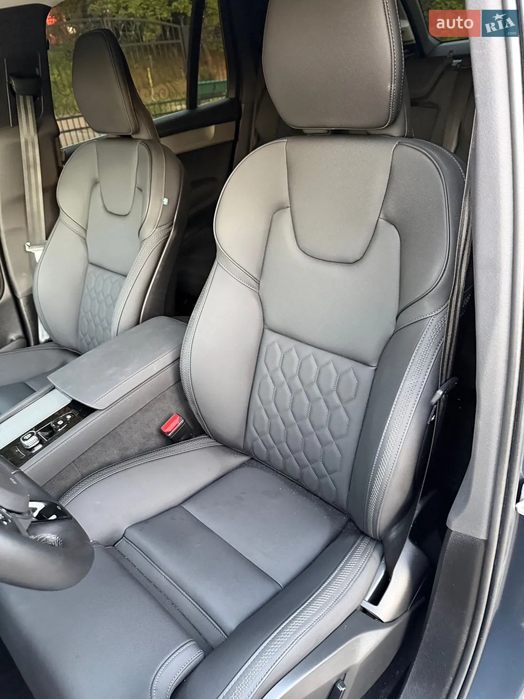 2025 Volvo XC90 - мініатюра 32