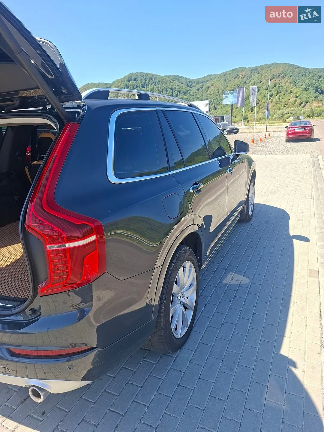 Volvo XC90 2016 VIN YV1LFA8BDG1090902 фото оголошення 11 з 15