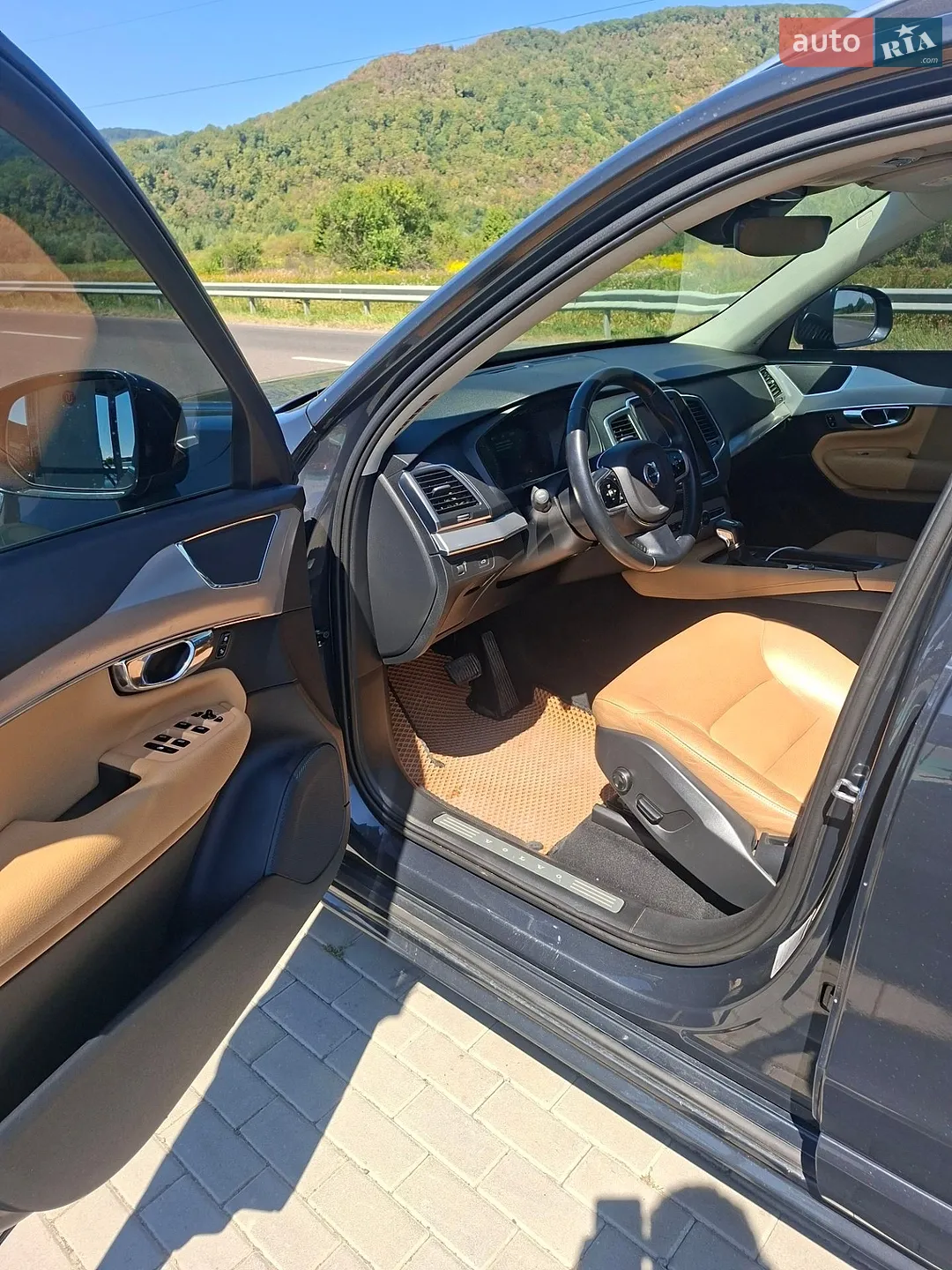 Volvo XC90 2016 VIN YV1LFA8BDG1090902 фото оголошення 10 з 15