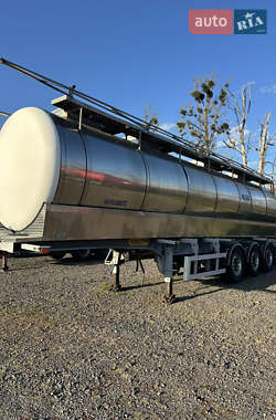 Цистерна напівпричіп Wielton NS34 2004 в Жовкві
