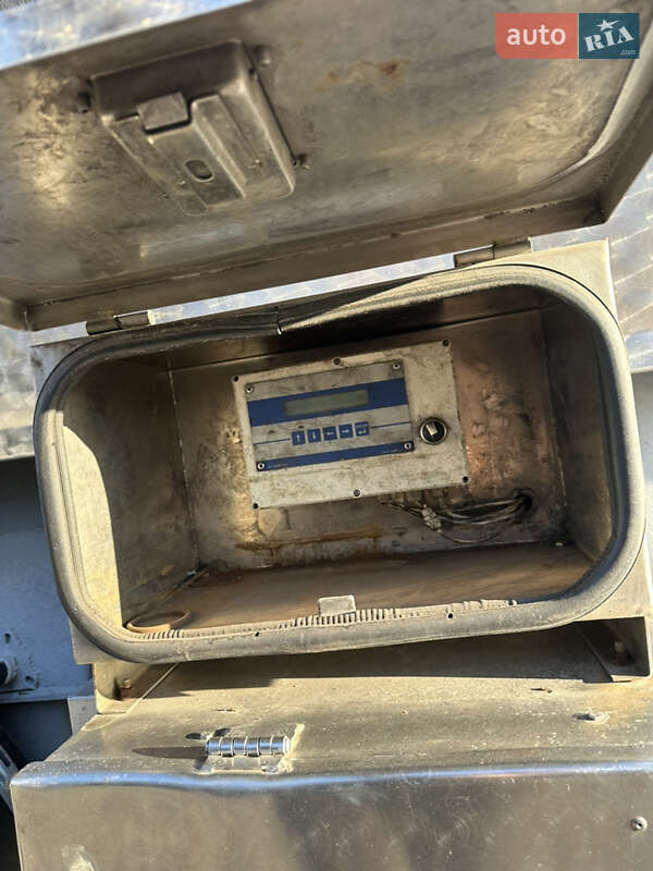 Цистерна напівпричіп Wielton NS34 2004 в Жовкві