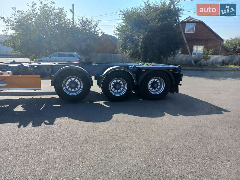 Контейнеровоз Wielton SAF 2009 в Хмельницькому