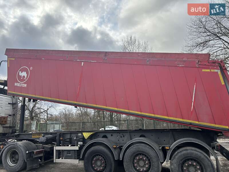 Зерновоз - напівпричіп Wielton SAF 2016 в Києві