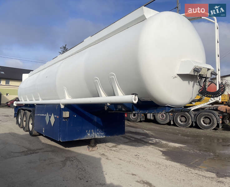 Цистерна полуприцеп Willig Sana 1993 в Львове