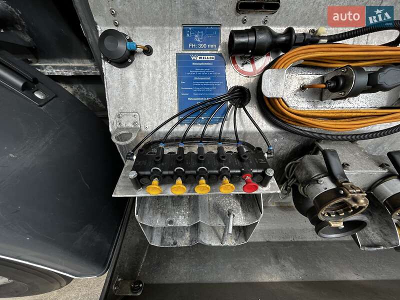 Цистерна полуприцеп Willig Sana 2009 в Львове