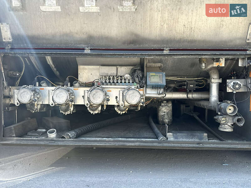 Цистерна напівпричіп Willig Sanz 2001 в Тернополі