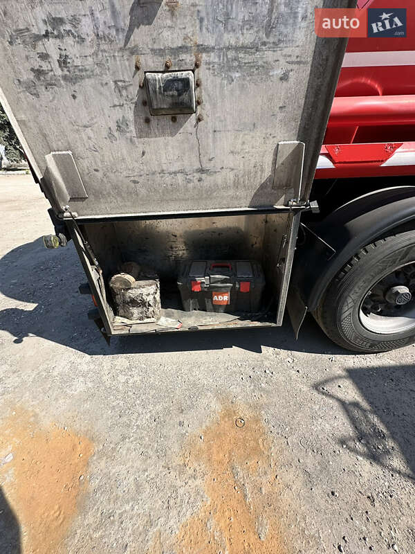 Цистерна напівпричіп Willig Sanz 2001 в Тернополі