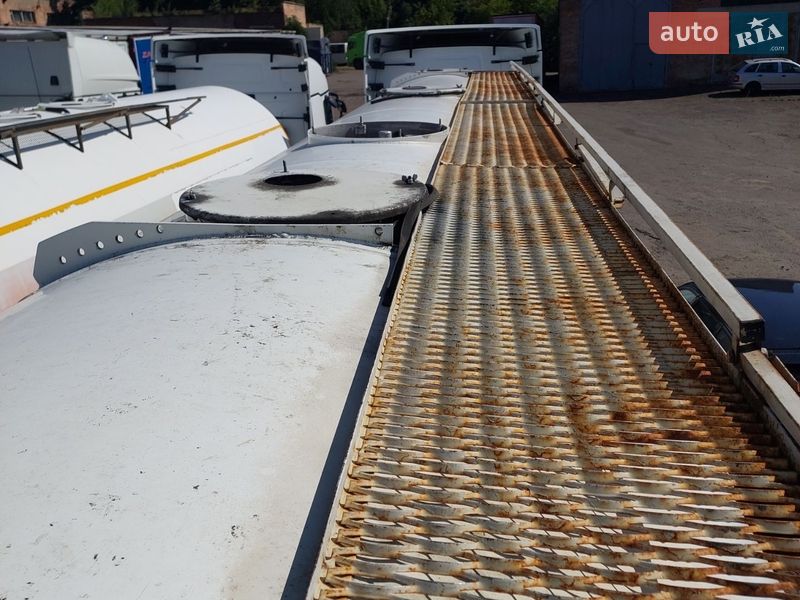 Цистерна напівпричіп Willig Turbud 2010 в Рівному