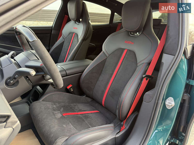 Седан Xiaomi SU7 Ultra 2025 в Дніпрі