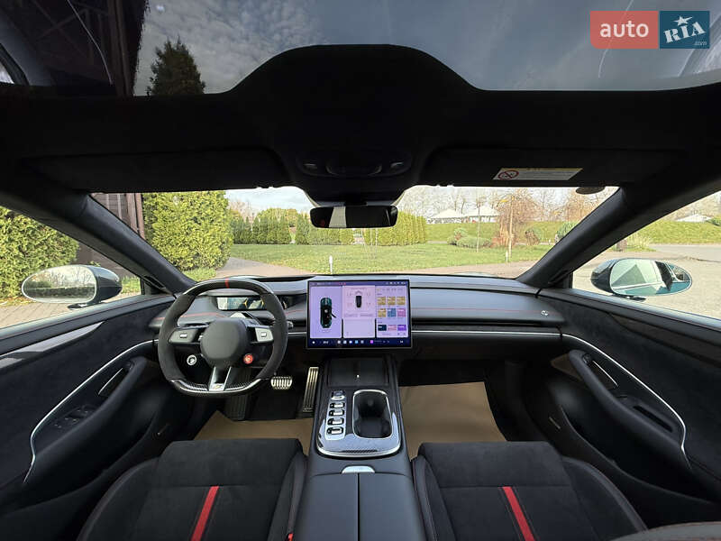 Седан Xiaomi SU7 Ultra 2025 в Дніпрі