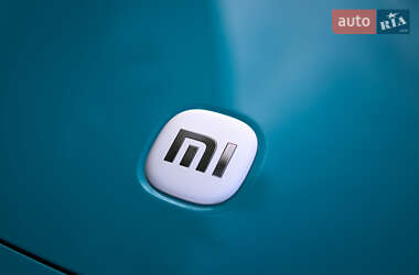 Седан Xiaomi SU7 2025 в 