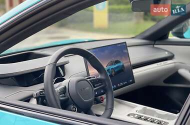 Седан Xiaomi SU7 2024 в 