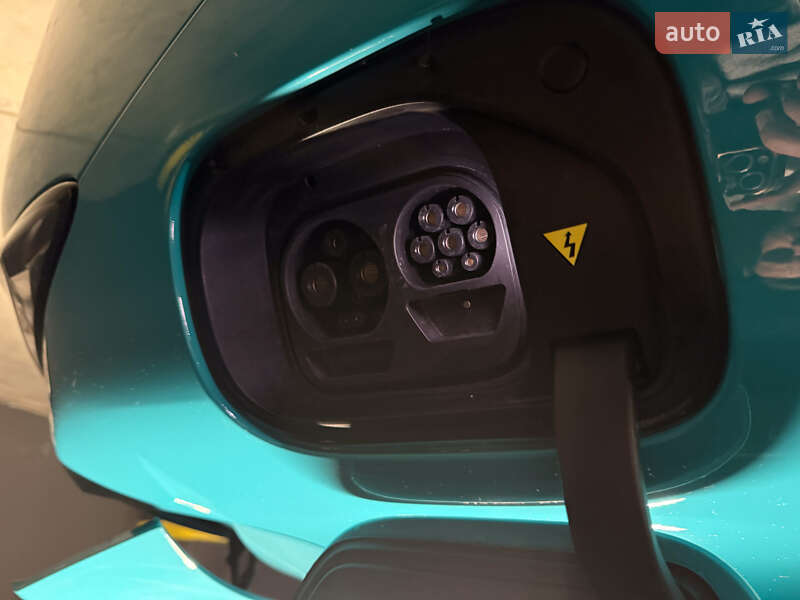 Седан Xiaomi SU7 2025 в Киеве