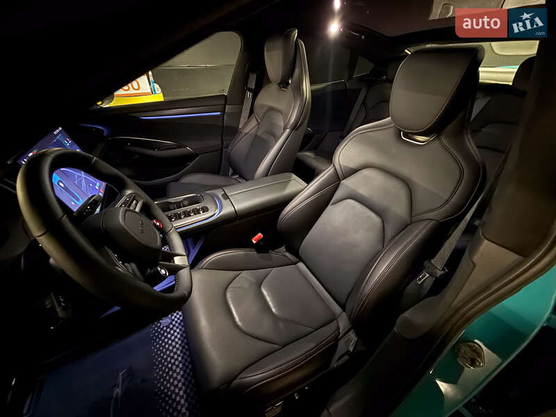 Седан Xiaomi SU7 2025 в Киеве