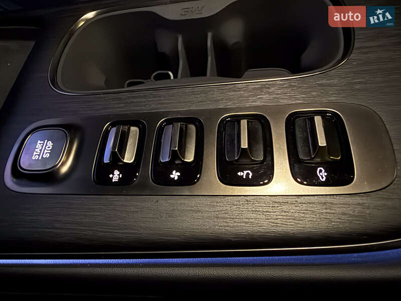 Седан Xiaomi SU7 2025 в Киеве