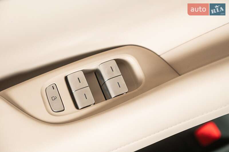 Внедорожник / Кроссовер Xiaomi YU7 2025 в Одессе