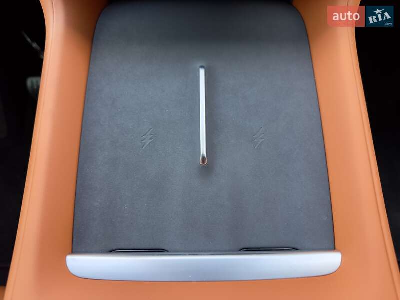 Седан Xiaomi YU7 2025 в Киеве