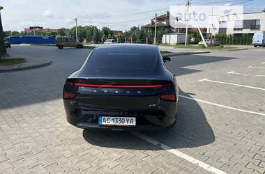 Седан Xpeng P7 2022 в 