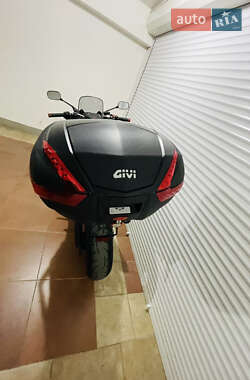 Мотоцикл Спорт-туризм Yamaha FZ1 Fazer 2013 в 