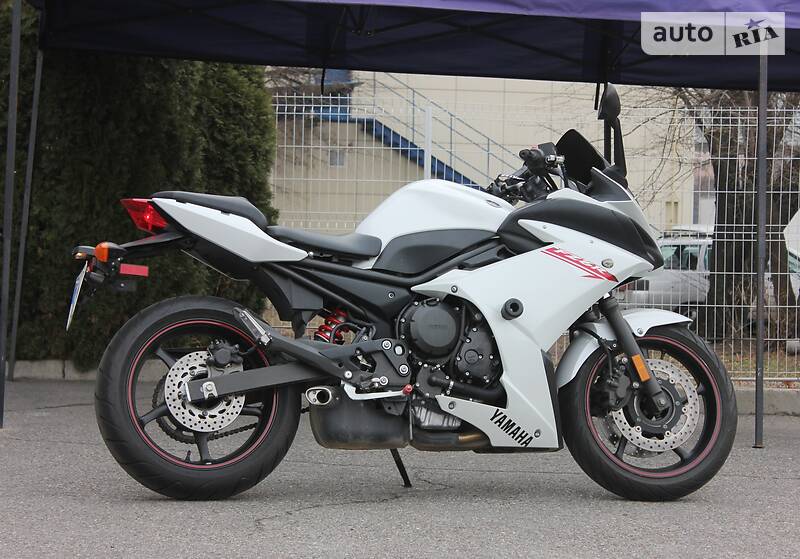Мотоцикл Спорт-туризм Yamaha FZ6 2012 в 