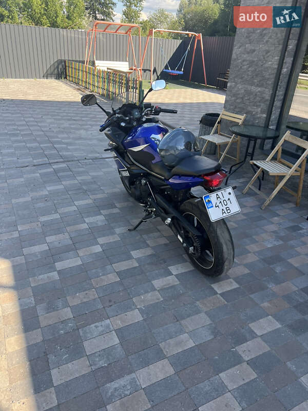 Спортбайк Yamaha FZ 2013 в Киеве фото 3 Спортбайк Yamaha FZ 2013 в Киеве